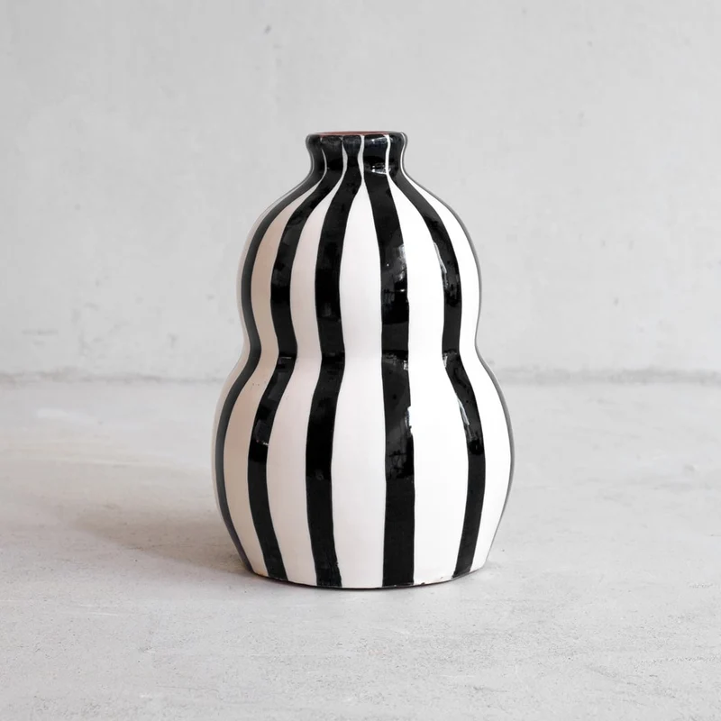 Jarrón grande de calabaza en negro
