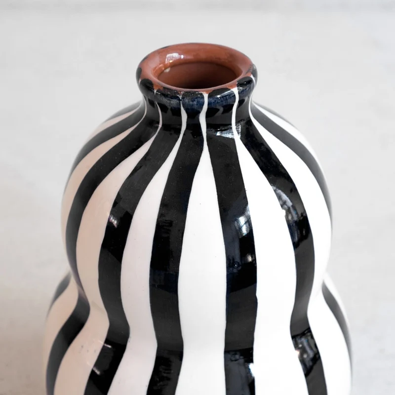 Jarrón grande de calabaza en negro