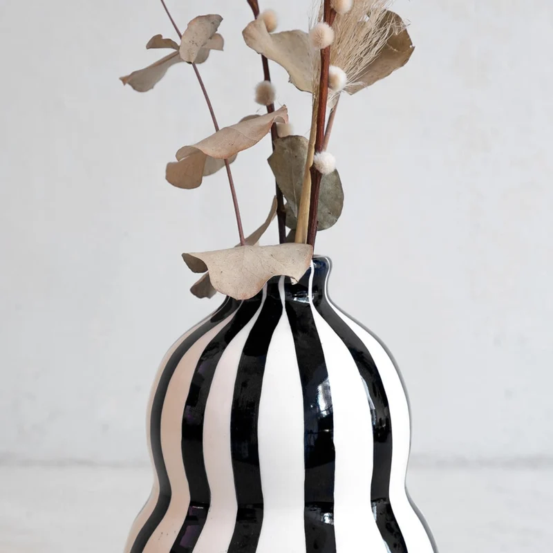 Jarrón grande de calabaza en negro