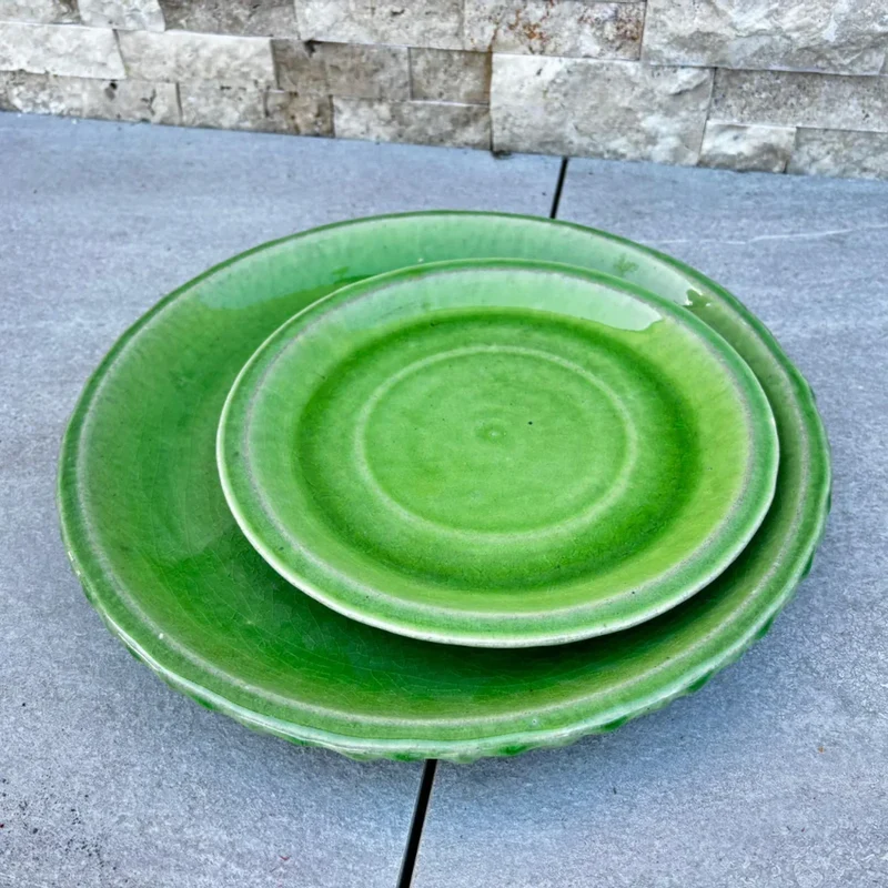 Soucoupe 18cm vert pomme faite à la main en terre cuite émaillée