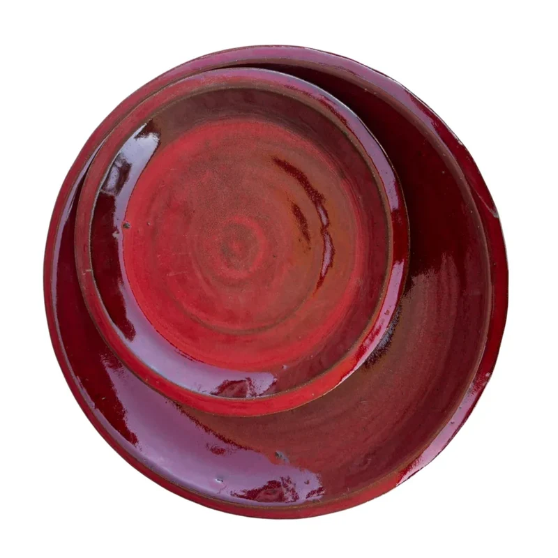 Soucoupe 18cm rouge impérial faite à la main en terre cuite émaillée