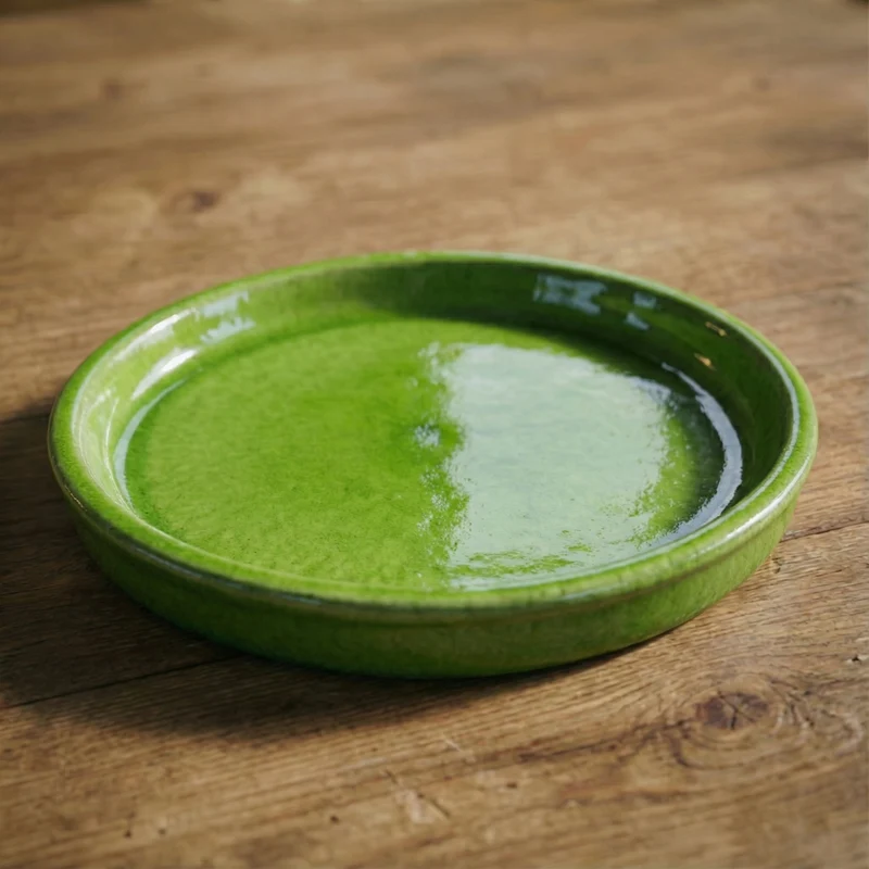 Soucoupe 29cm vert pomme faite à la main en terre cuite émaillée
