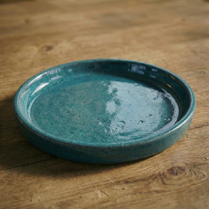 Soucoupe 29cm bleu pétrole faite à la main en terre cuite émaillée