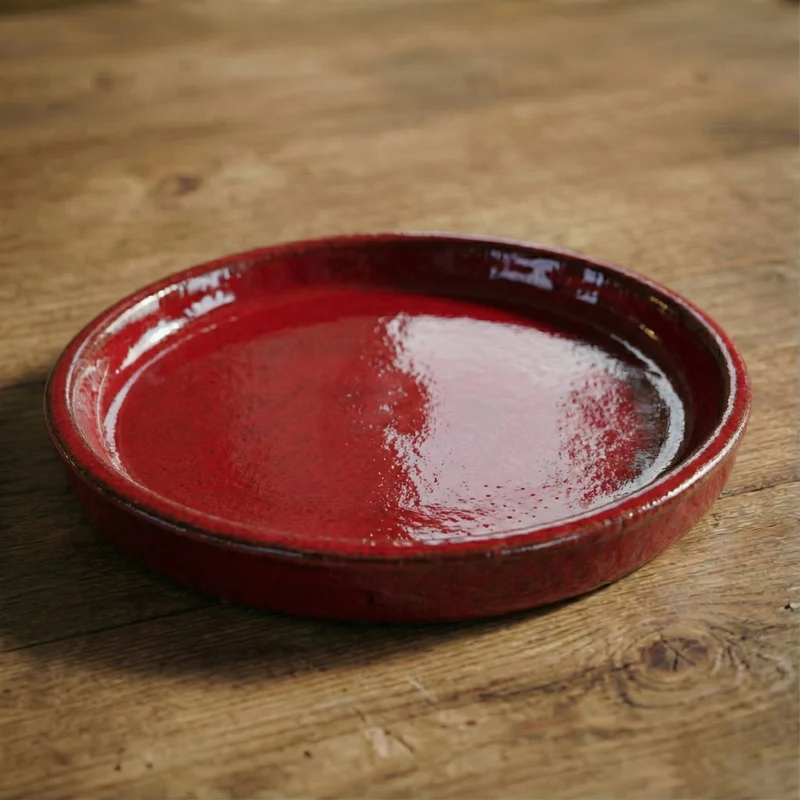 Soucoupe 20cm rouge impérial faite à la main en terre cuite émaillée