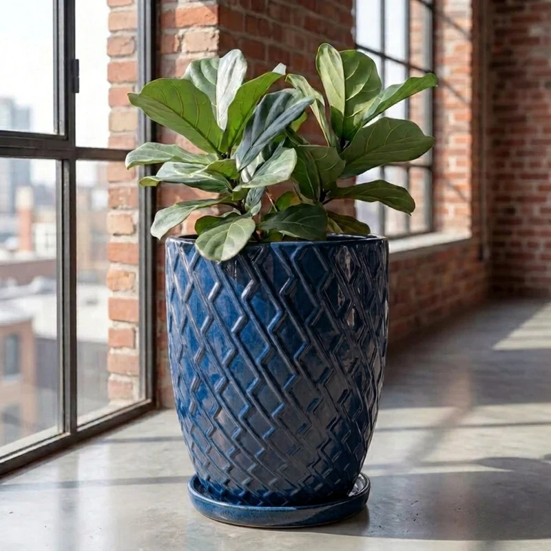 Soucoupe 28cm bleu azur faite à la main en terre cuite émaillée