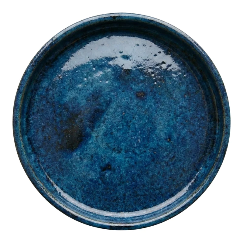 Soucoupe 32cm bleu azur faite à la main en terre cuite émaillée