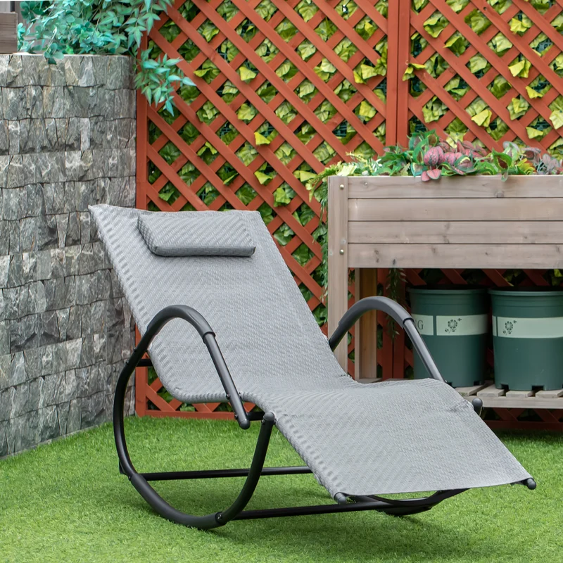 Outsunny Tumbona Mecedora de Exterior con Reposabrazos Reposacabezas y Efecto de Ratán para Jardín Terraza Patio Carga Máx. 160 kg 61x160x79 cm Gris