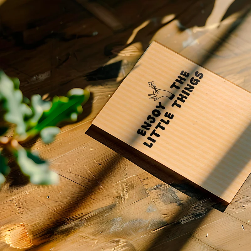 Postal Plantable Enjoy The Little Things Con Semillas De Manzanilla – Papel Reciclado - Resetea