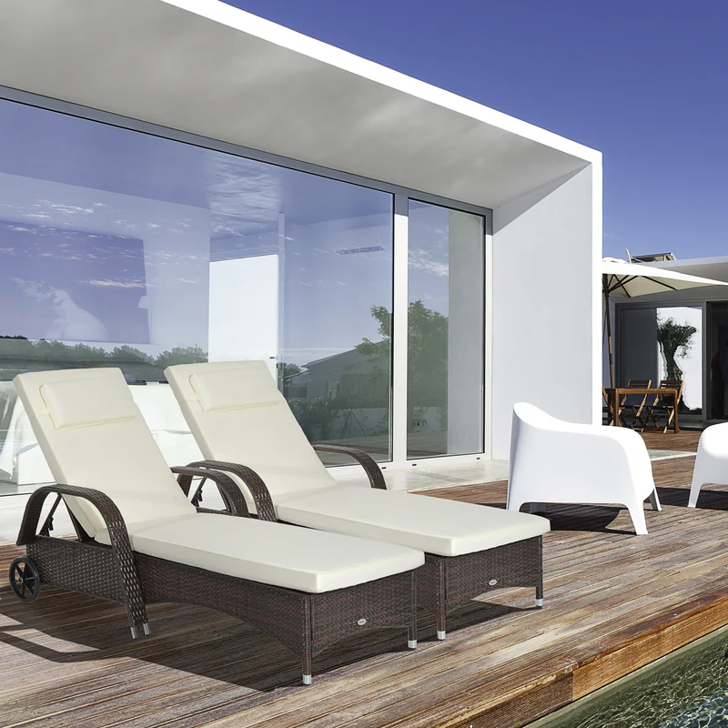 Outsunny Conjunto de 2 Tumbonas de Ratán de Jardín Chaise Longue con Respaldo Ajustable en 5 Posiciones Cojines Acolchados Reposacabezas y 2 Ruedas 200x73x56-103 cm Crema y Marrón