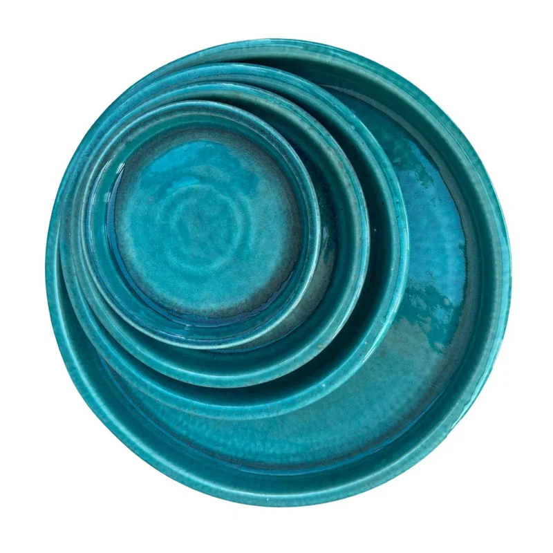 Soucoupe 35cm turquoise faite à la main en terre cuite émaillée