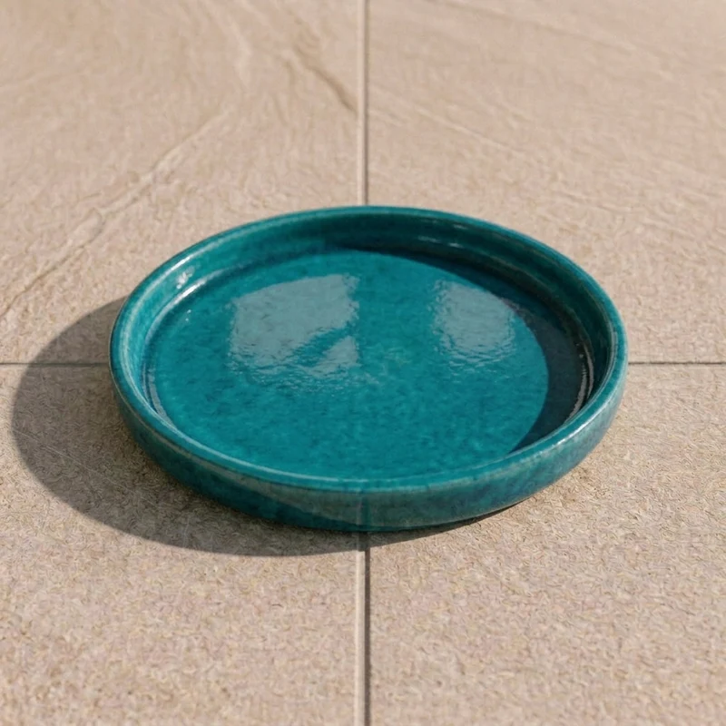 Soucoupe 29cm turquoise faite à la main en terre cuite émaillée