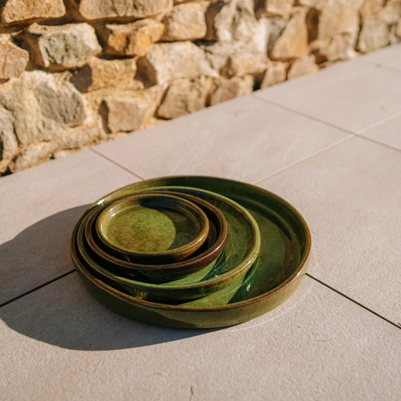 Soucoupe 32cm vert tropical faite à la main en terre cuite émaillée