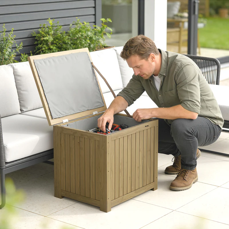 Outsunny Arcón Exterior de Madera, 130L, Baúl Almacenaje Exterior con Forro, Tapa con Bisagras y Correa, Impermeable, Resistente a la Intemperie, para Jardín, Terraza, Patio, 63x51x58,5 cm, Marrón