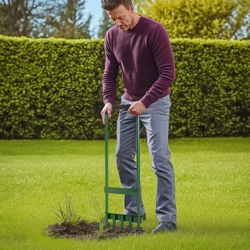 Outsunny Aireador de Césped Manual, Aireador de 5 Púas Huecas con Mango Antideslizante, Herramienta de Perforación de Césped para Cuidado de Jardines y Patios, Verde Oscuro