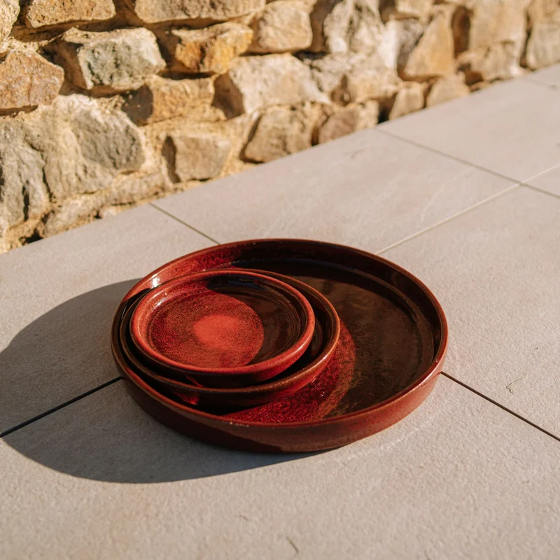 Soucoupe 20cm rouge brique faite à la main en terre cuite émaillée