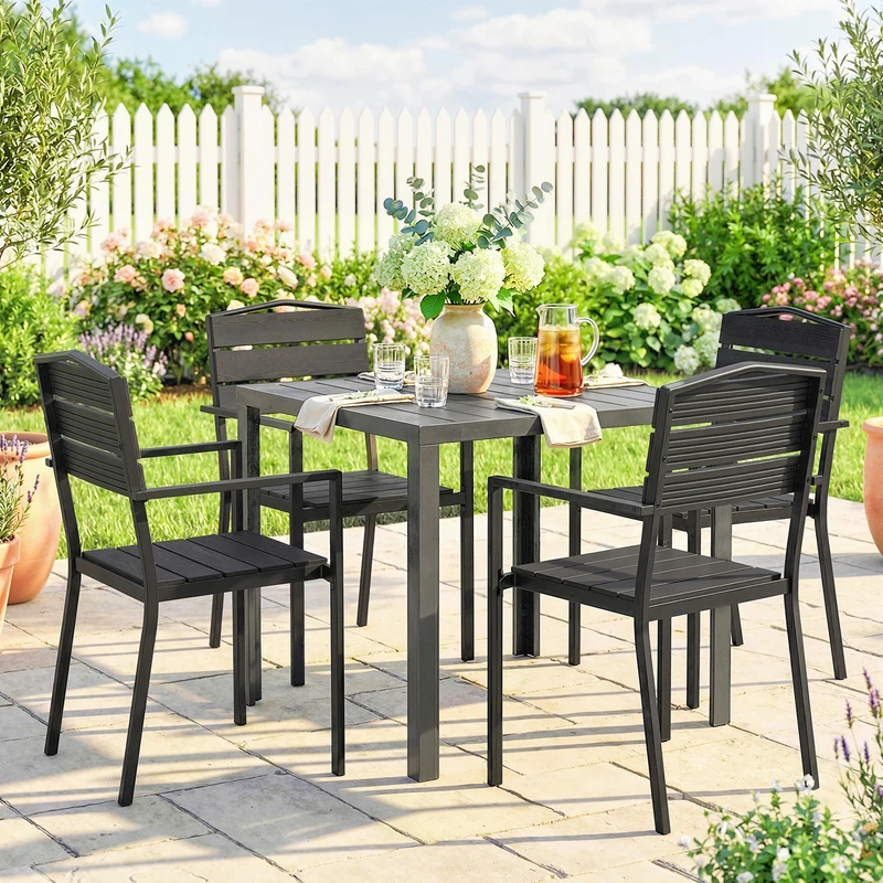 Outsunny Juego de 4 Sillas de Jardín Exterior Apilables, Sillas Terraza Exterior con Reposabrazos, Asiento y Respaldo de HDPE con Listones, Estructura Metálica Resistente, 52x51x90 cm, Negro