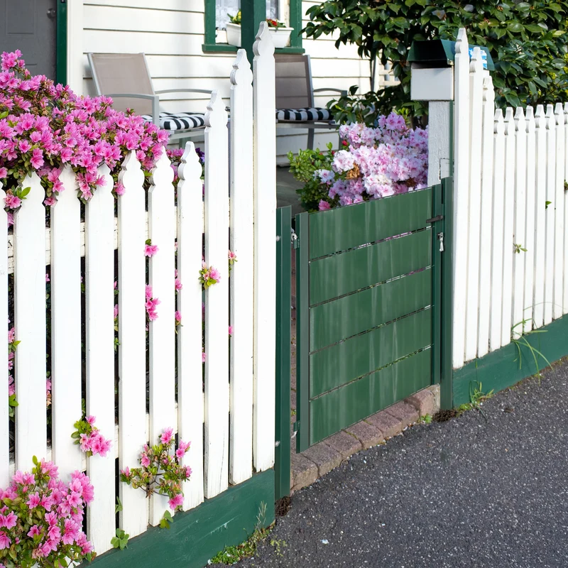 HOMCOM Puerta Verja de Jardín de Acero con Tela Opaca Cerradura Manija y 3 Llaves Puerta de Valla Cerca para Exterior Patio Terraza 97x150 cm Verde