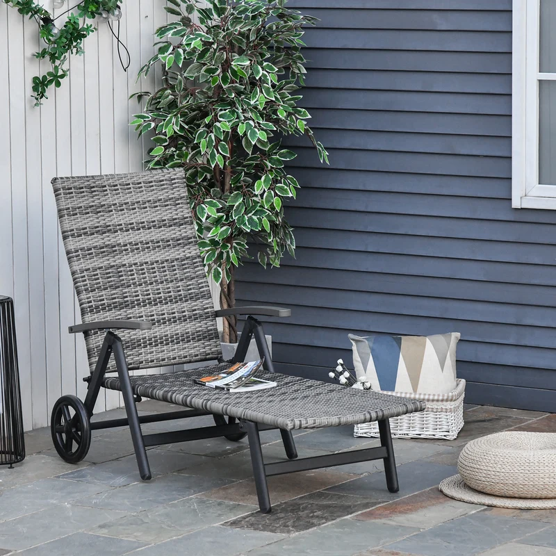 Outsunny Tumbona de Jardín de Ratán 192x74x55 cm con Respaldo Reclinable en 7 Posiciones Reposabrazos y Ruedas Marco de Aluminio para Patio Terraza Balcón Gris